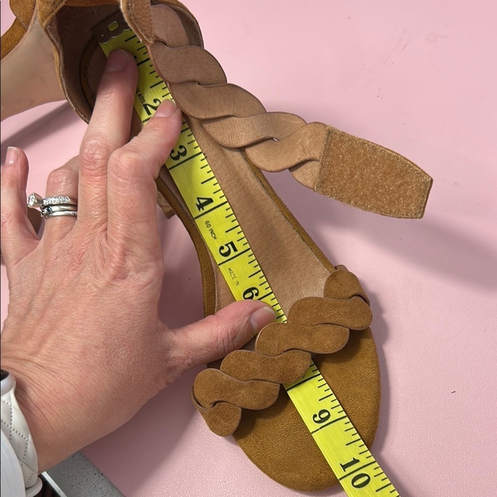 Jeffrey Campbell Lindsay Tan Scalloped Heels - Picture 10 of 10